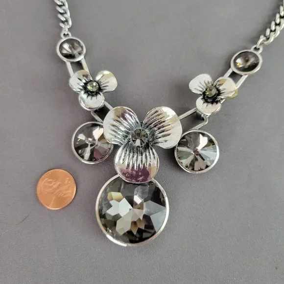 Chunky Silver Flower & Faceted Gray Rhinestone Necklace - Picture 11 of 12